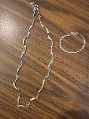 Kendra Scott Silver Necklace and Bracelet set